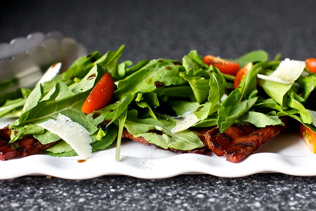 grilled bacon salad with arugula and balsamic