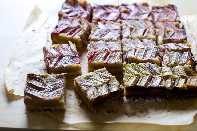 almond rhubarb picnic bars