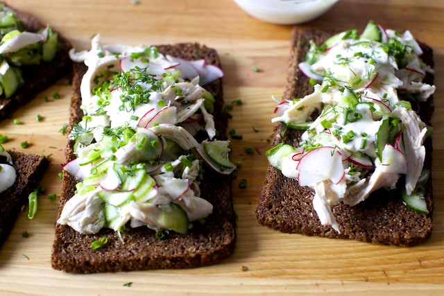 spring chicken salad toasts